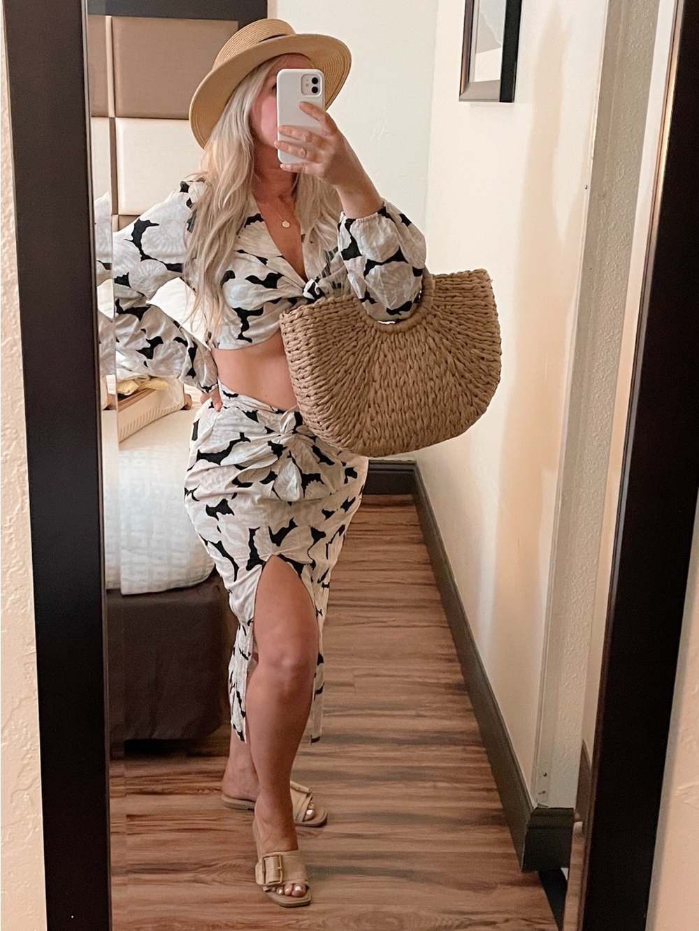 H&M Black & White Shell 2 Piece Skirt Set Size Large